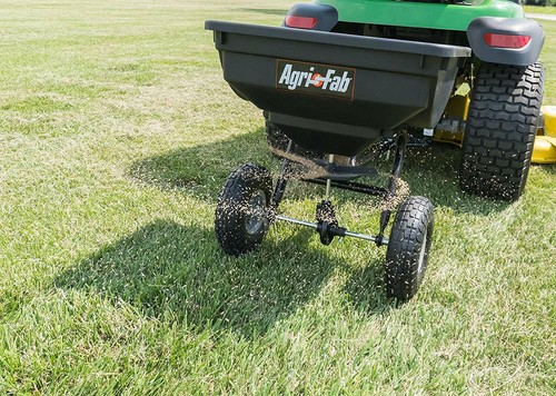Tow fertilizer spreader - spreader, pull